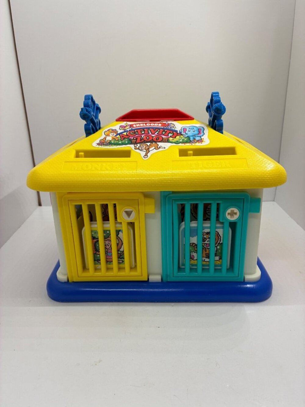 Shelcore Activity Zoo Shape Sorting Toy With Keys & Carry Handle - Multicolor